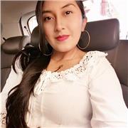 Profesora con conocimiento en diferentes áreas, comparte sus conocimientos a niños y niñas